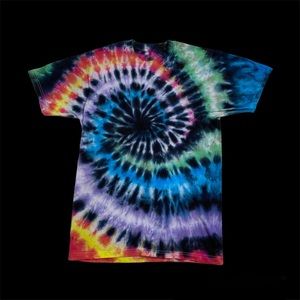 ✨ SOLD ✨ Tie Dye Hand Dyed Spiral T-Shirt Black Blue Purple Red Green Size M